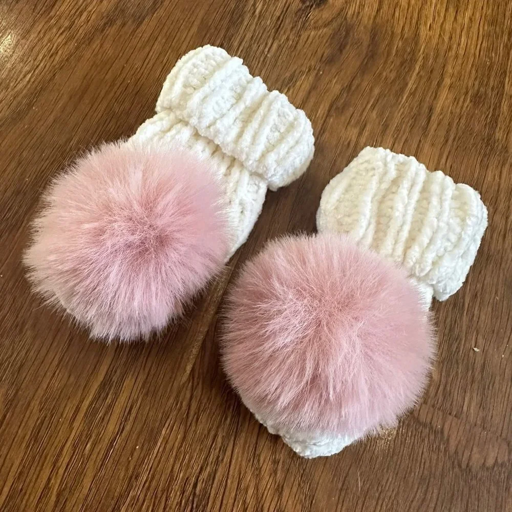 Knit mittens with fuzzy Pom Pom